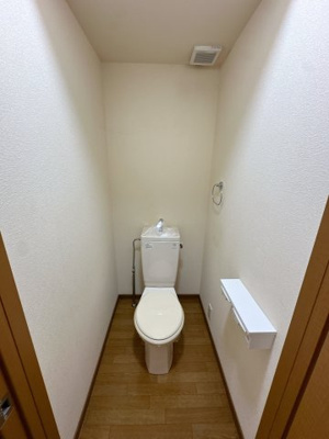 【トイレ】 | ヴィラ・ルエーレB | 入居前に温水洗浄便座交換致します。