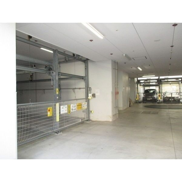 レジディア高岳　名古屋市賃貸　仲介手数料無料の駐車場|エントランス