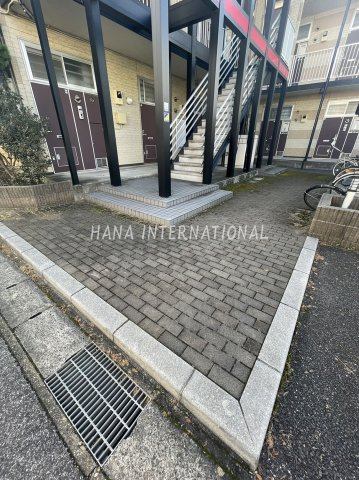 レオパレスブルーメハイム高田Ⅱのエントランス