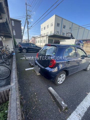 レオパレスブルーメハイム高田Ⅱの駐車場