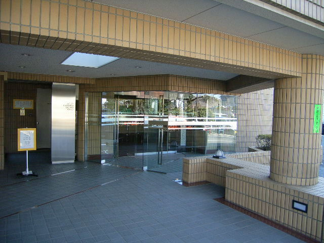 ガーデンホームズ上池台のエントランス