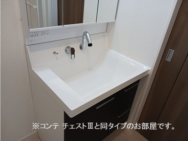 コスモステラス　ウエストの洗面所|ゆったりとスペースのある洗面所