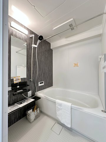イーストヒルズ矢野弐番館 803の浴室|1416サイズの浴室乾燥機気付きのシステムバス☆
システムバスは、気密性にも優れています。そのため、冬場でもお湯が冷めにくく、暖かい空間を維持することができます。