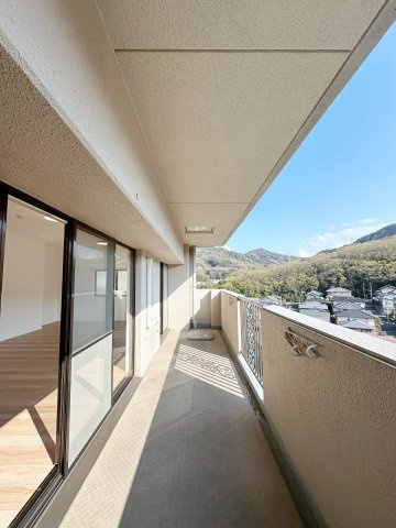 イーストヒルズ矢野弐番館 803のバルコニー|広々とした南向きのバルコニー☆
