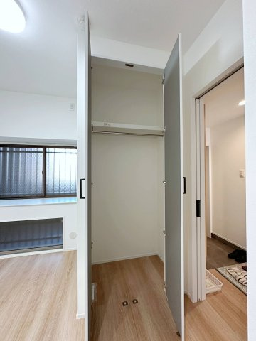 イーストヒルズ矢野弐番館 803の収納|5.1帖洋室のクローゼット☆