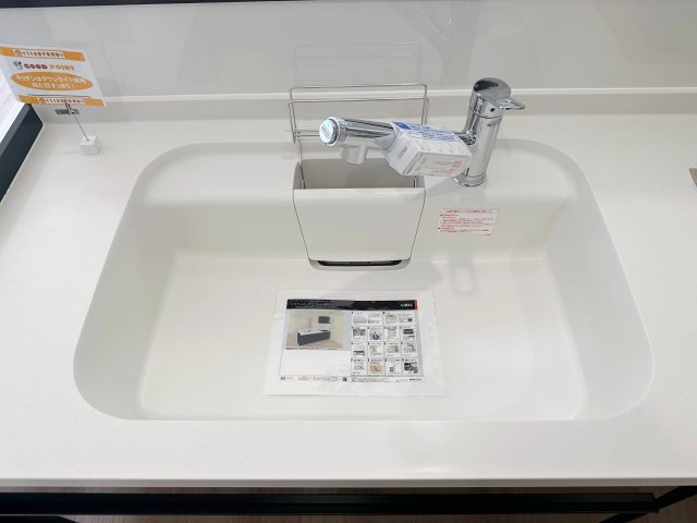 イーストヒルズ矢野弐番館 803のキッチン|浄水機能付き水栓に人造大理石シンク☆
人造大理石のためシンクに水垢や汚れが付きにくく、いつも綺麗なキッチンになります♪