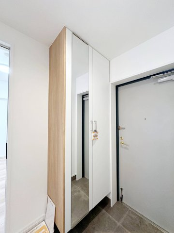 イーストヒルズ矢野弐番館 803の収納|姿見付きのシューズボックス☆
大容量のシューズボックスの為、靴もたくさん収納が可能です♪