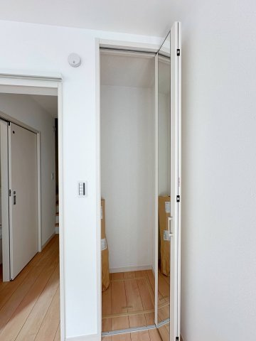 西区庚午中1丁目 No.3の収納|全居室収納☆
1階6帖洋室のクローゼットです♪