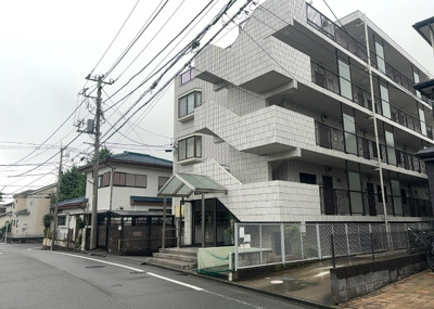 【外観】 | ダイホ－プラザ | 外観はマンション管理がされているかの目安になります。築年数が古いと、壁面は劣化してひび割れが生じることも！建物が古びていても細かいところが修繕されていると、きちんと管理されているなぁと感じるでしょう。