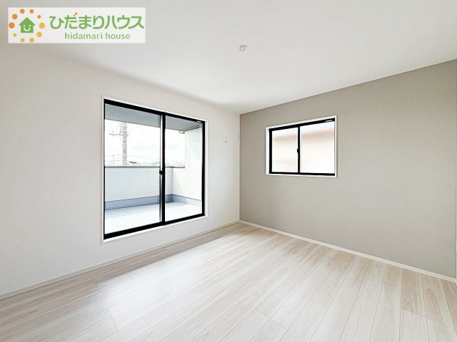 【寝室】 | つくばみらい市谷井田10期　新築戸建 | 広めの主寝室は、ベッドの他にもパソコンデスクやドレッサーなども置けちゃいます(*^-^*)