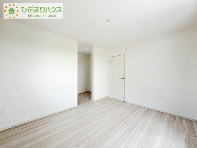 【寝室】 | つくばみらい市谷井田10期　新築戸建 | 大きなベッドを置いても余裕の広さの主寝室♪