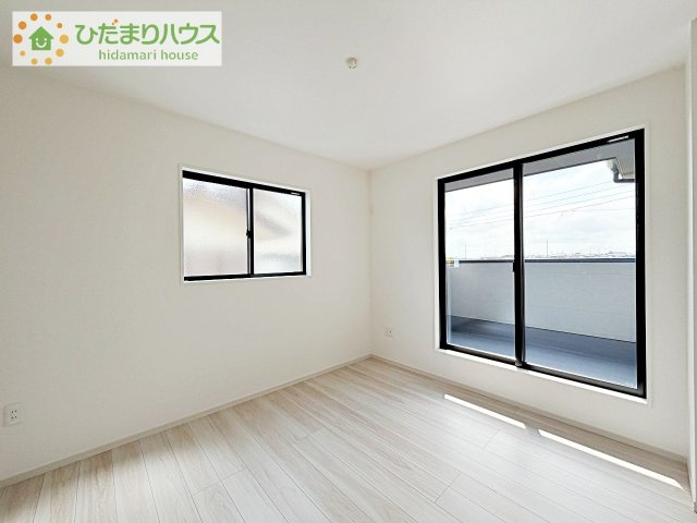 【洋室】 | つくばみらい市谷井田10期　新築戸建 | バルコニーに面していて、たっぷり光りの入る明るい子供部屋です！