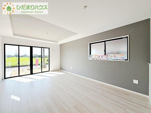 【居間・リビング】 | つくばみらい市谷井田10期　新築戸建 | お子様が元気に遊べる広々としたリビングです！