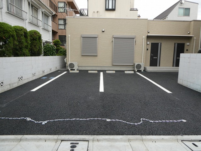 【外観】 | グレブナハウス駐車場