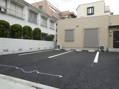 【外観】 | グレブナハウス駐車場