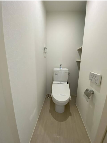 ＴＨＥＲＯＯＭ‘Ｓ新大久保 (ザルームズ新大久保)のトイレ|ゆったりとした空間のトイレです