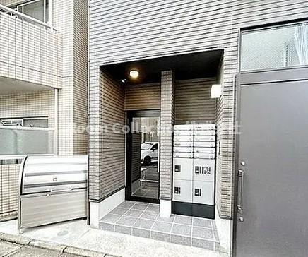 世田谷区世田谷４丁目のアパートのエントランス