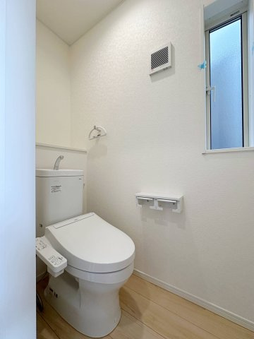 ●安佐北区落合南3丁目No.1のトイレ|1階ウォシュレットトイレ☆
各階にウォシュレットトイレがついています♪