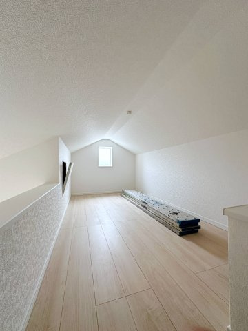 ●安佐北区落合南3丁目No.1の収納|3階には3.75帖の小屋裏収納☆
オフシーズンのものや趣味道具などを収納するのに便利です♪