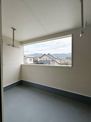 ●安佐北区落合南3丁目No.1のバルコニー|広々としたインナーバルコニー☆
しっかりと屋根もあるため急な天気の変化も安心して洗濯物を干すことができます♪