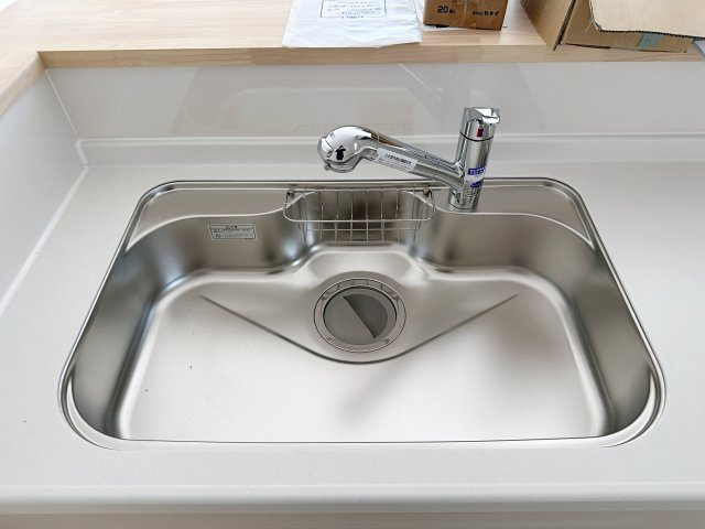 ●安佐北区落合南3丁目No.1のキッチン|浄水機能付きステンレスシンク☆
ステンレスシンクは傷や汚れに強く、お手入れも簡単で使いやすいです♪
さらにワンタッチで浄水に切り替えができる為とても便利です！
