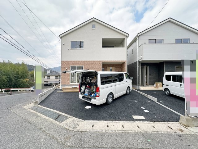 ●安佐北区落合南3丁目No.1の駐車場|車種により並列3台駐車可能☆
広々とした駐車スペースは来客時なども安心なので気軽に家族や友人を招くことができます♪