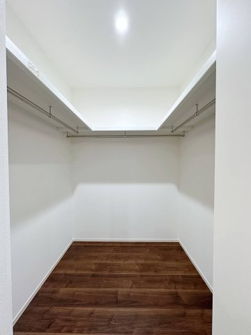 廿日市市桜尾1丁目 No.Aの収納|1階ファミリークローゼット☆
季節ものや趣味道具などを収納するのに便利です♪