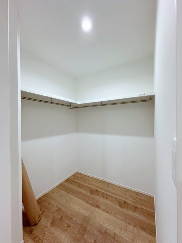 廿日市市桜尾1丁目 No.Bの収納|全居室収納☆
主寝室はたくさん収納できるウォークインクローゼット♪