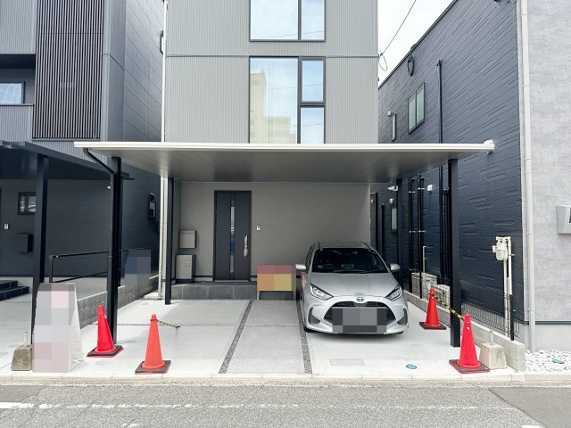 廿日市市桜尾1丁目 No.Bの駐車場|カーポート付き駐車場は並列2台駐車可能☆
広々とした駐車スペースは来客時も安心です♪