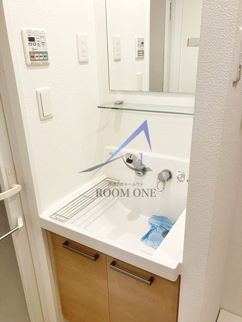 SYFORME GAKUSHUINSHITAの洗面所|独立洗面台です。