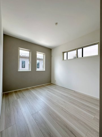 安佐南区伴東5丁目 No.2の洋室|西側の5.28帖の洋室☆