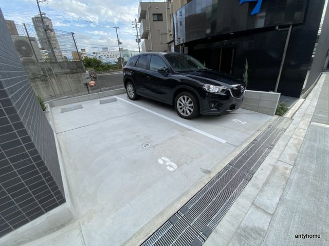 セレニテ福島アリア 　仲介手数料無料の駐車場