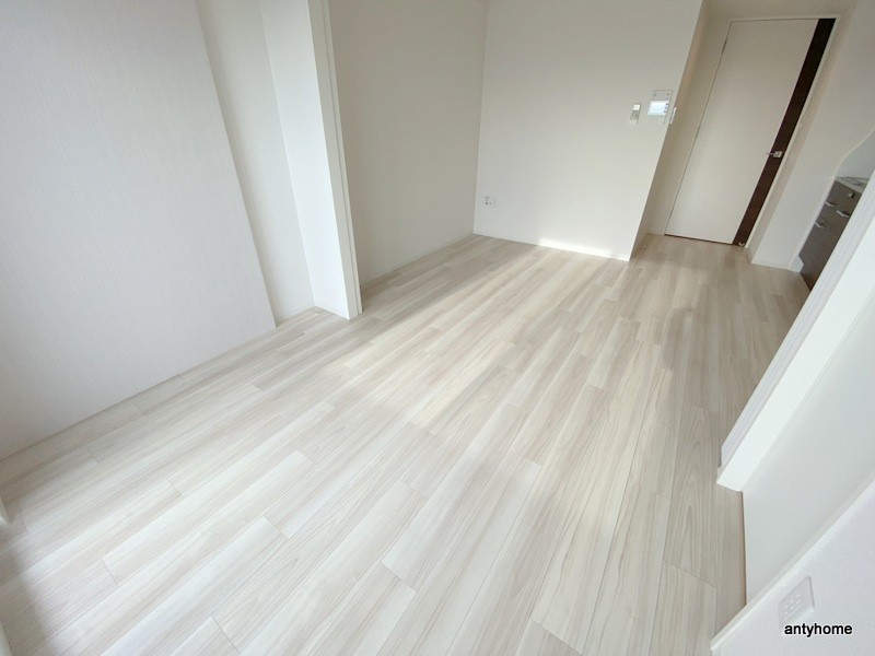 セレニテ福島アリア 　仲介手数料無料の洋室