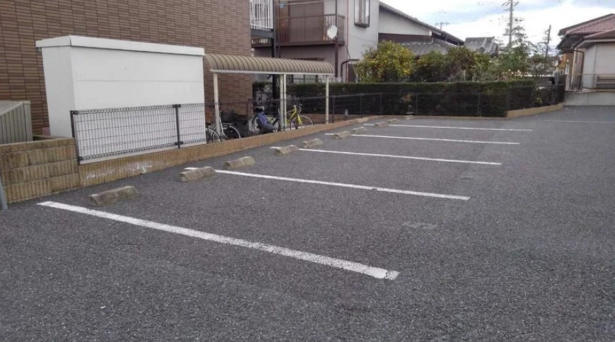 レオパレスＫＩＫＵＭＡの駐車場