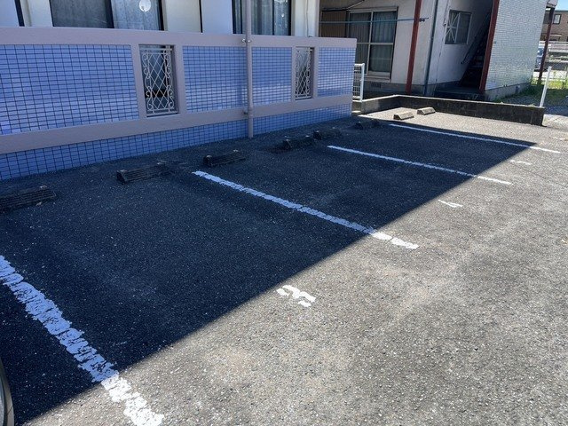 エクセルＵの駐車場|車をお持ちの方に嬉しい駐車場付きの物件です