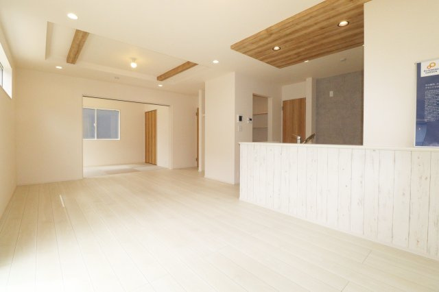 郡山市安積町笹川字中ノ渡戸　　　　2号棟　　　安積第3小学校、安積第2中学区の居間・リビング