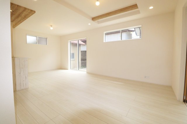 郡山市安積町笹川字中ノ渡戸　　　　2号棟　　　安積第3小学校、安積第2中学区の居間・リビング
