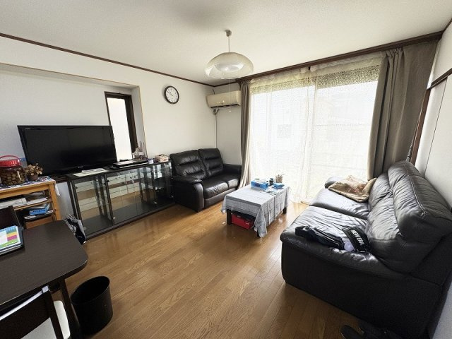 【居間・リビング】 | 富士見市渡戸1丁目　中古一戸建住宅　(ふじみ野店) | LDK14.3帖／明るく開放的な14.3帖のLDK