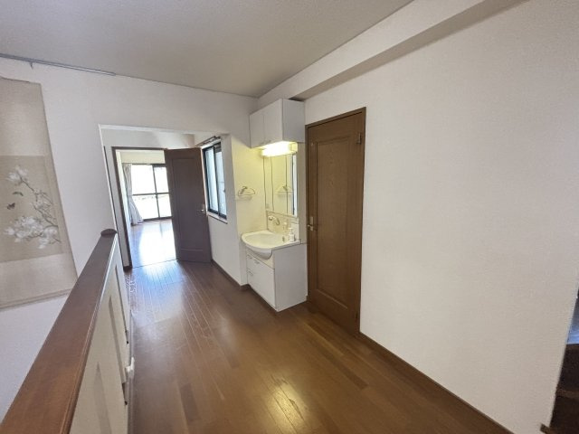 岡崎市茅原沢町字茅生｜名古屋市の戸建ならホームアップの独立洗面台|【２階洗面】
1階・2階の両フロアに洗面台を完備。朝の身支度も混み合わずスムーズに行えます