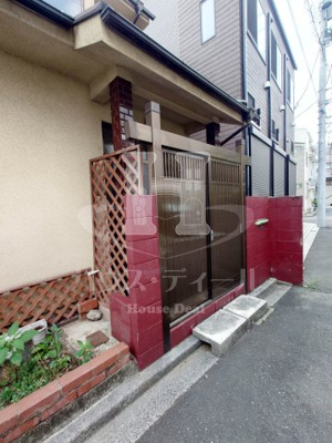 【エントランス】 | 植野貸戸建 | 建物の内部です