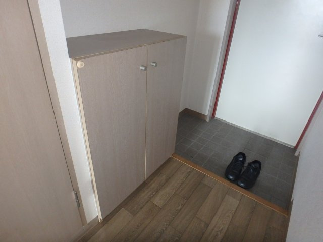 ピニエール下田の玄関|居室内