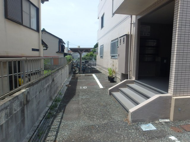 ピニエール下田のエントランス|建物入口