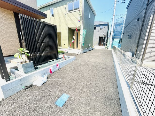 千葉市稲毛区萩台町第１の前面道路含む現地写真|セブンイレブン