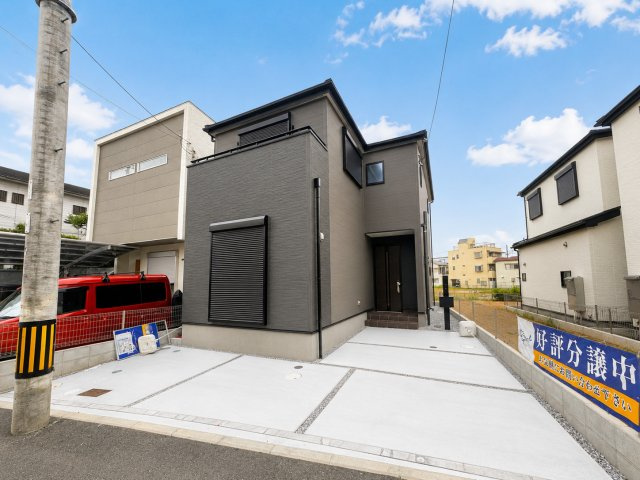 リーブルガーデン岸和田市八幡町２期の駐車場|駐車場に車を2台停めれます
