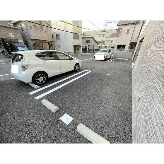 LIBTH新町の駐車場
