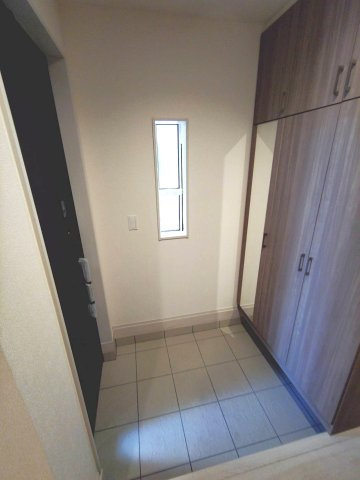 新築戸建の玄関