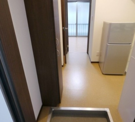 キングハイツⅡ氷川町の玄関