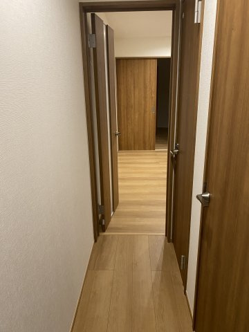明るい色調の室内です