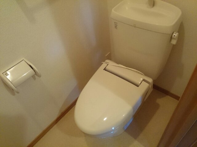 ゆったりとした空間のトイレです