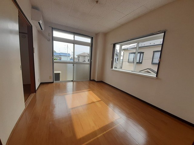 こちらの居間で趣味の時間をお楽しみください
